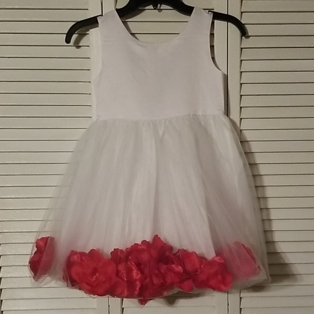 White dress girls size 8 w flower petals in tulle